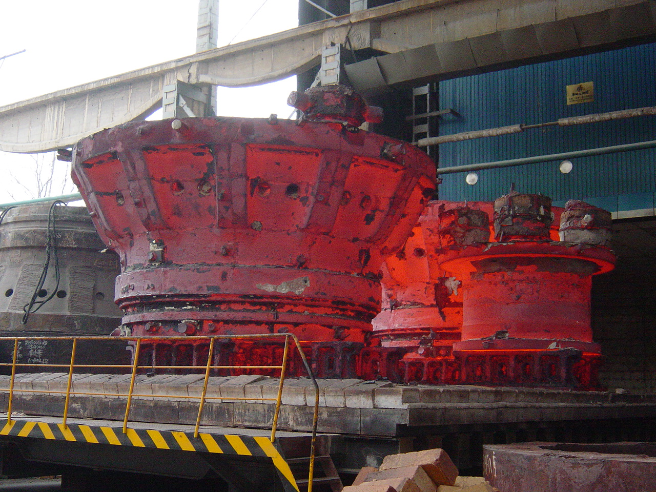 8.5×13m台车式热处理炉