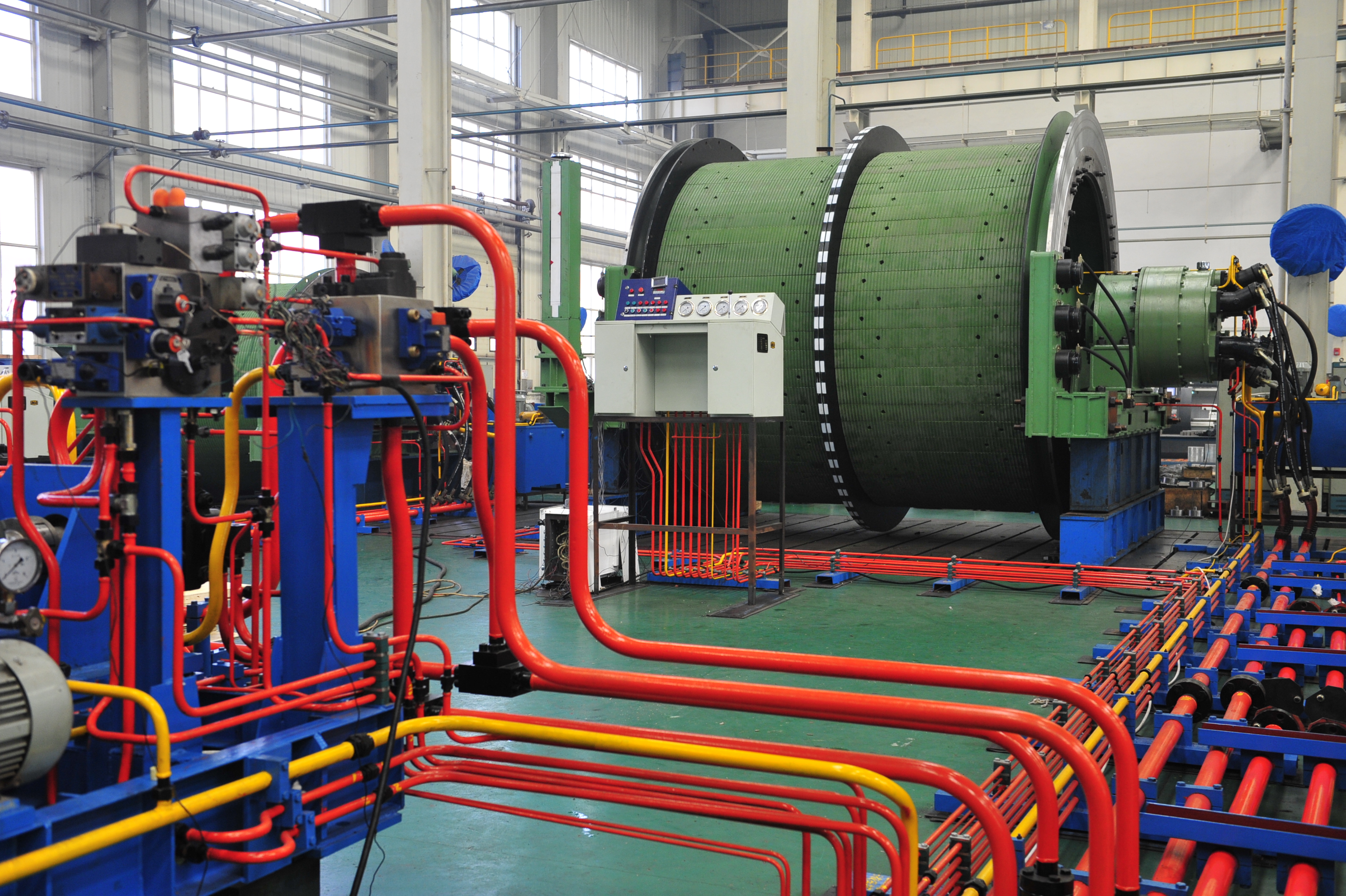 重型矿山装备电液传动与控制技术装备－液压防爆提升机